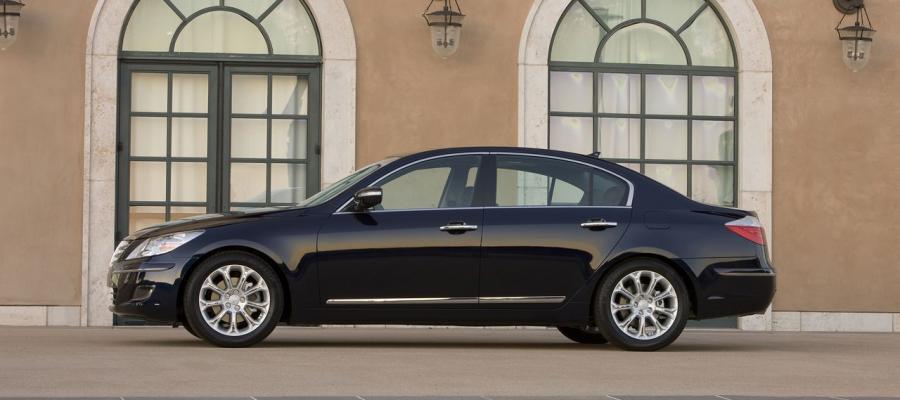  Hyundai Genesis Sedan 2009 года  (фото 14 из 47)